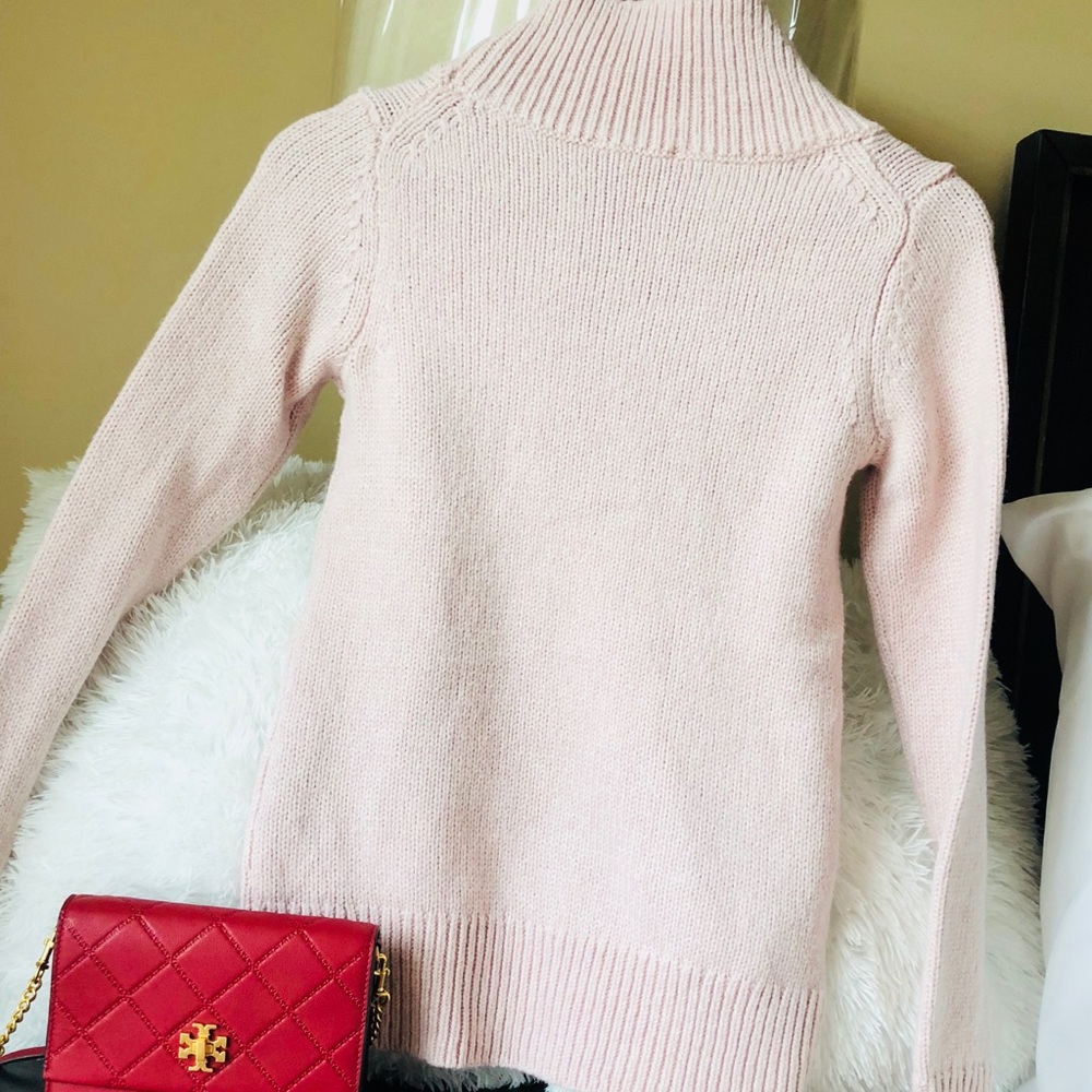✨NWT Turtleneck Sweater✨
